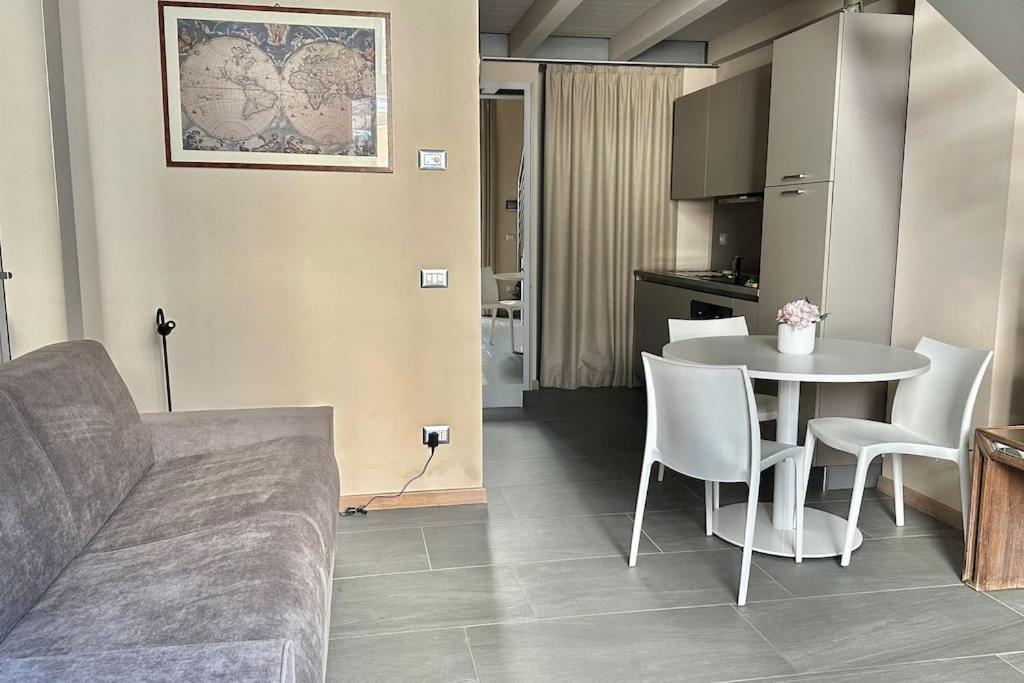 Couple'S Dream Loft 100Mt From Duomo And Lake Como Bagian luar foto
